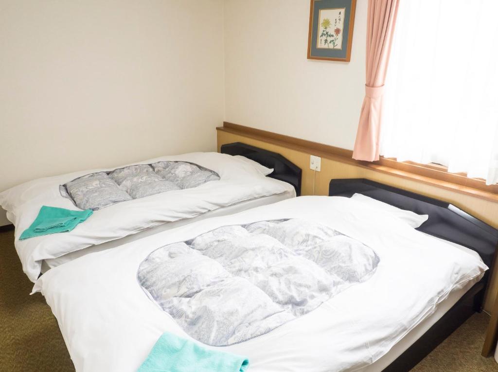 Postel nebo postele na pokoji v ubytování Hikone Station Hotel