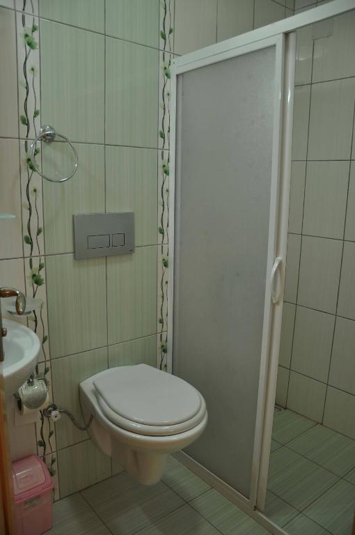A bathroom at Jet Pension