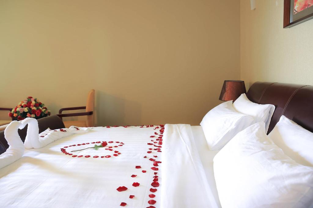Magnolia Hotel & Conference Center - Deluxe King Suite