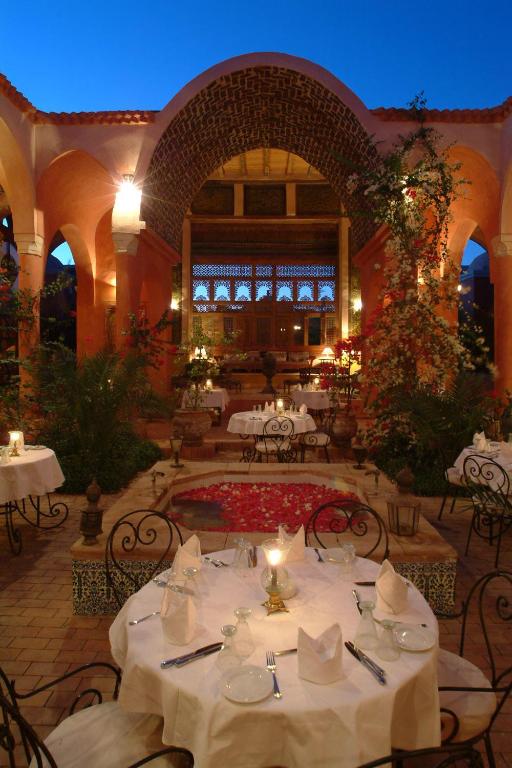 Restaurace v ubytování Al Moudira Hotel