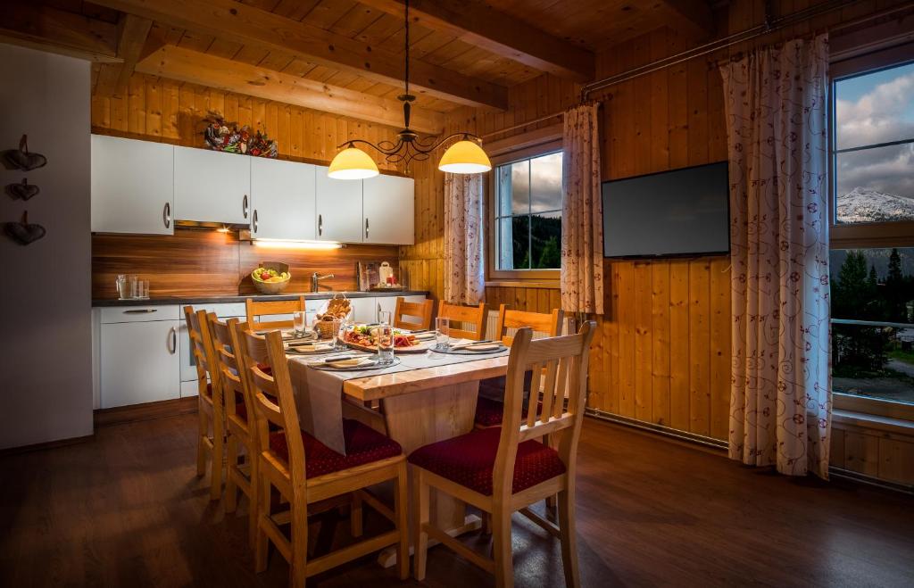 Kuchyň nebo kuchyňský kout v ubytování Appartementhaus Speckalm