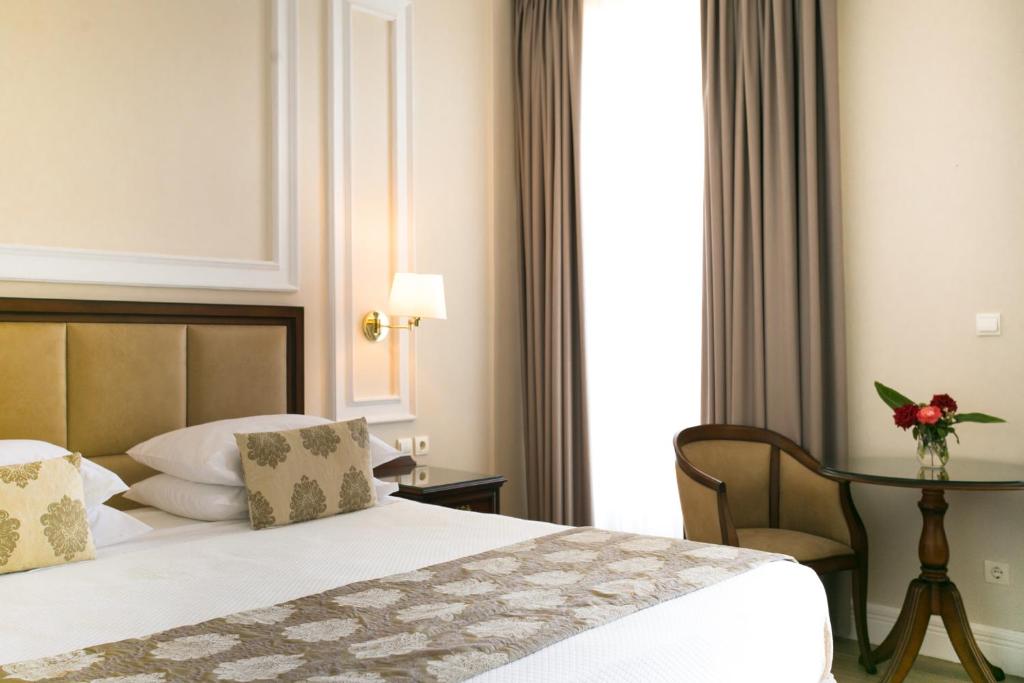 Postel nebo postele na pokoji v ubytování Thermae Sylla Spa & Wellness Hotel
