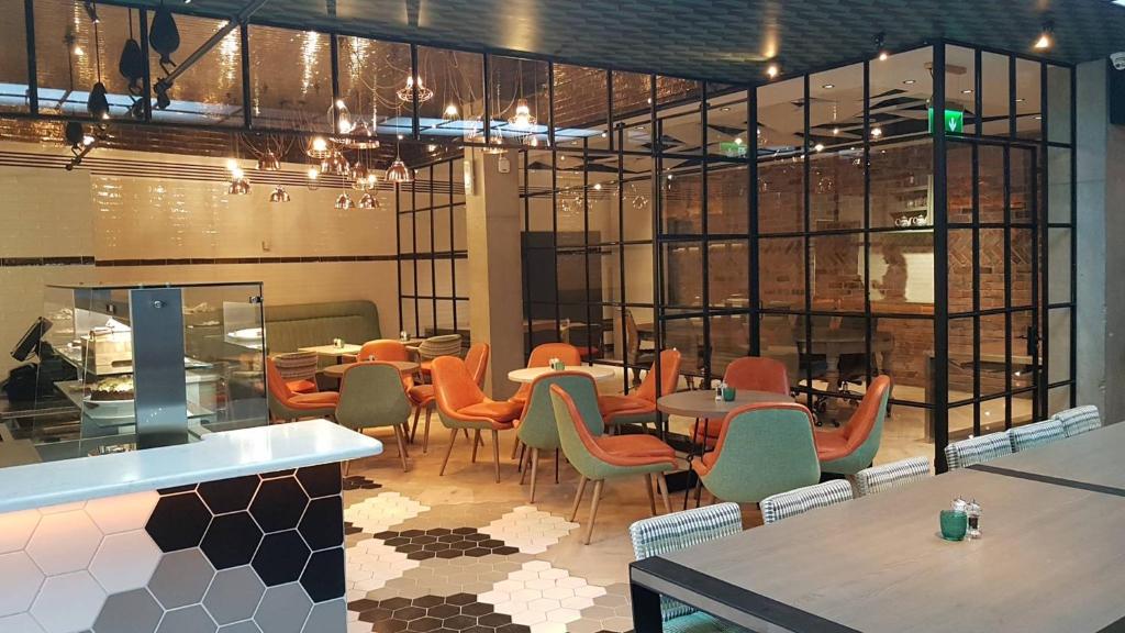 The Address Connolly - Resim 44