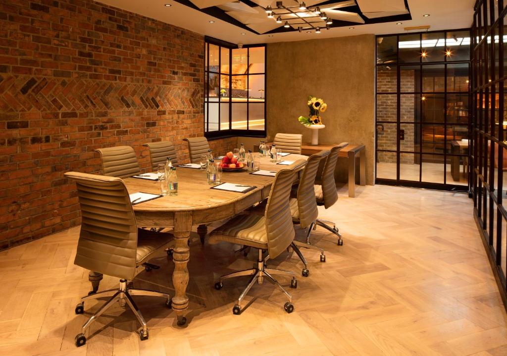 The Address Connolly - Resim 12