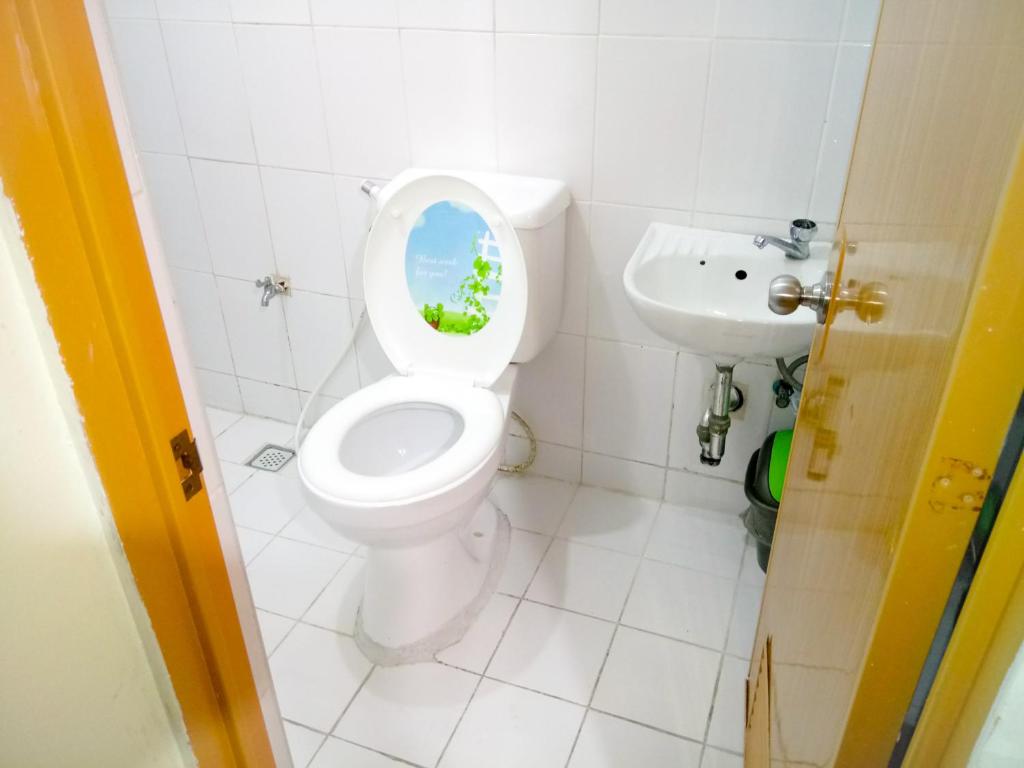 Koupelna v ubytování 8Hostel