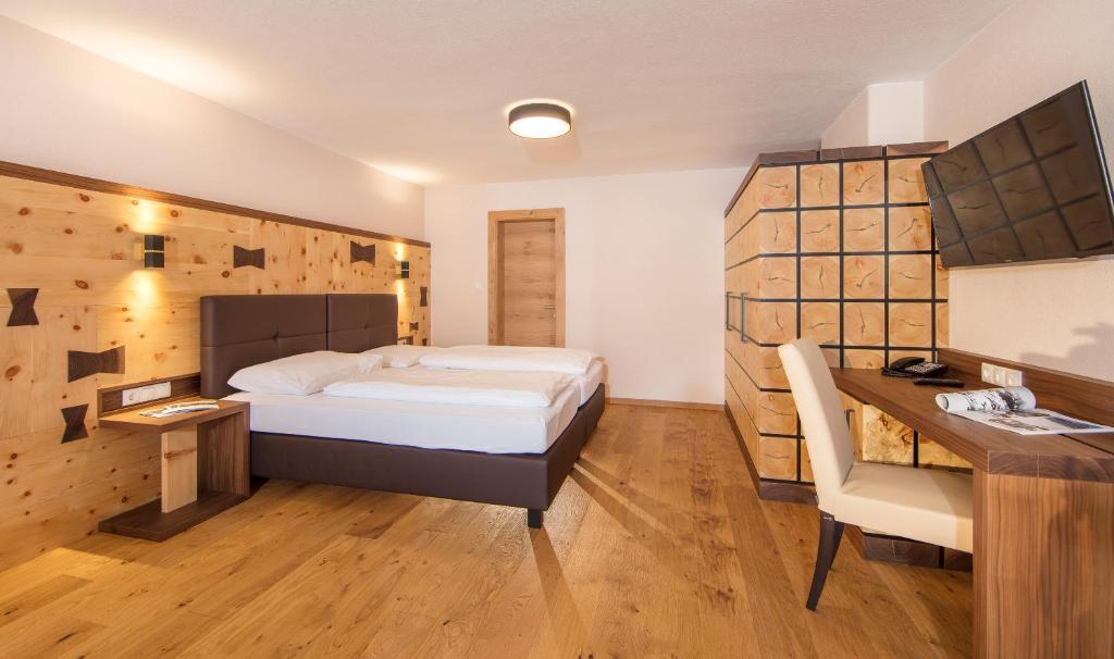 Postel nebo postele na pokoji v ubytování Hotel Garni Birkenhof