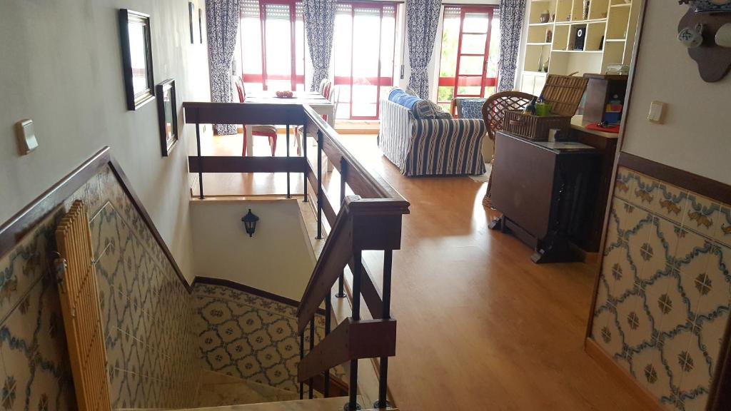 Een zitgedeelte bij Magoito Beach Apartment