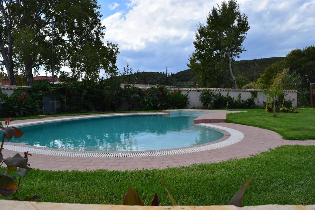 Bazén v ubytování Three Stars Luxury Villas nebo v jeho okolí