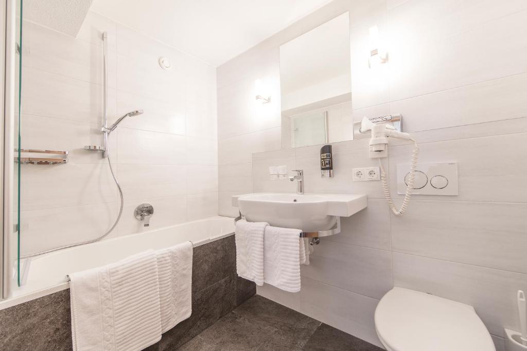 Koupelna v ubytování Hotel Garni Birkenhof
