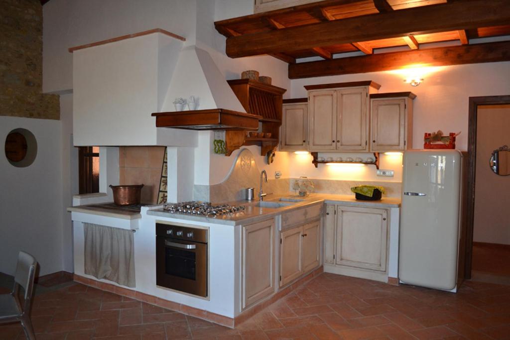 A kitchen or kitchenette at Charming Self House