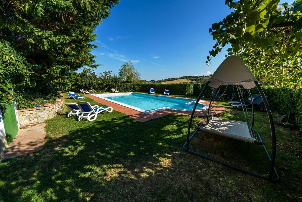 Bazén v ubytování Agriturismo Olmi Grossi nebo v jeho okolí