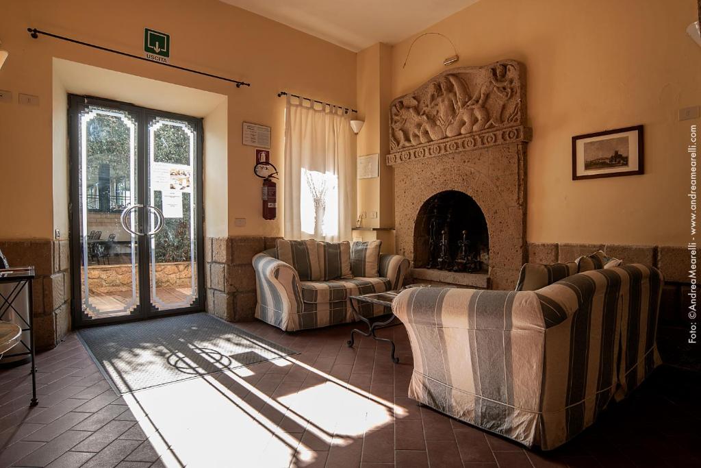 Część wypoczynkowa w obiekcie Hotel Scilla