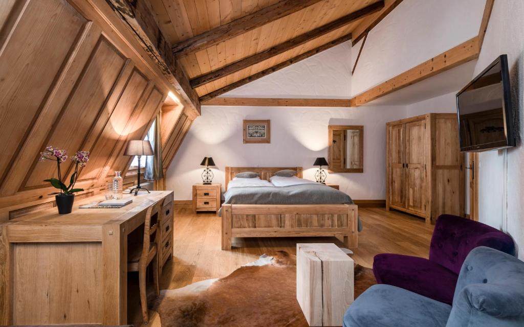 Postel nebo postele na pokoji v ubytování Romantik Hôtel l'Etoile