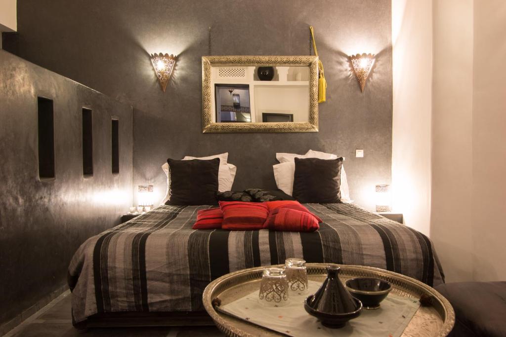 En eller flere senge i et værelse på Riad Alegria