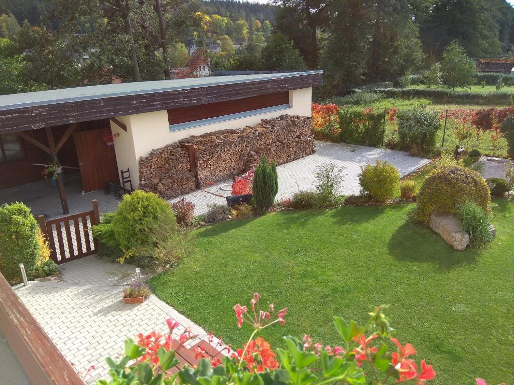 Ogród w obiekcie apartmány pod lesem