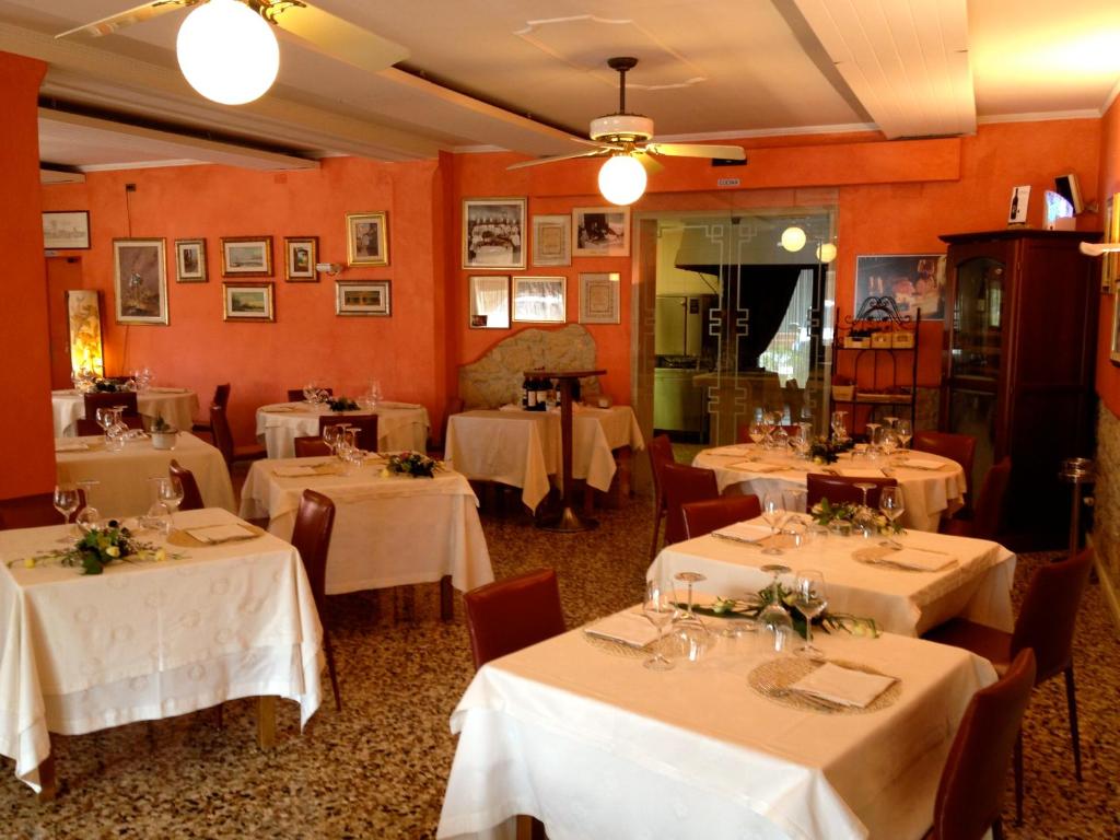 Restaurace v ubytování Albergo Isetta