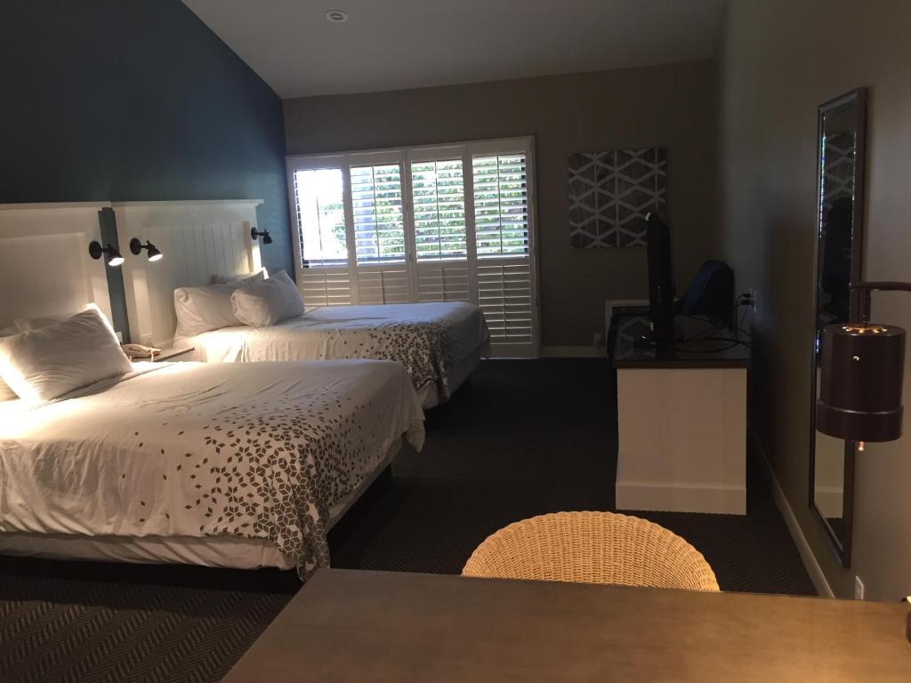 رزرو هتل، Pacific Shores Inn، آژانس مسافرتی آسمان سپید