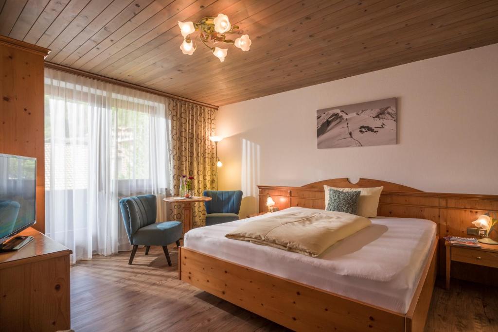 Postel nebo postele na pokoji v ubytování Pension Zillertal