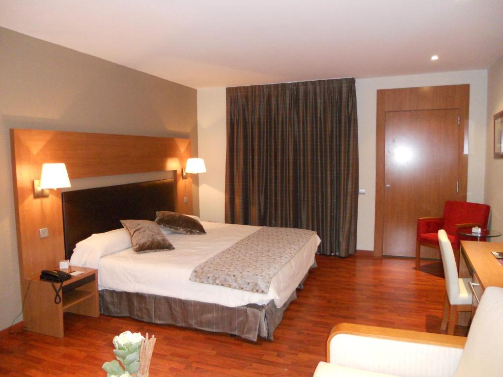 Postel nebo postele na pokoji v ubytování Alti Hôtel