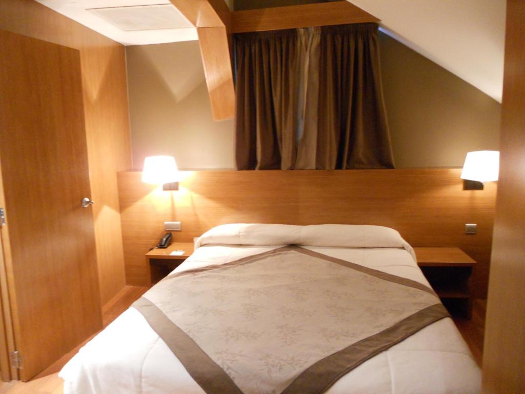 Postel nebo postele na pokoji v ubytování Alti Hôtel
