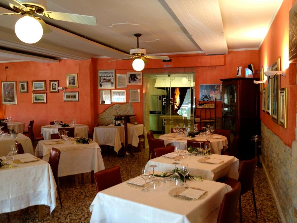 Restaurace v ubytování Albergo Isetta