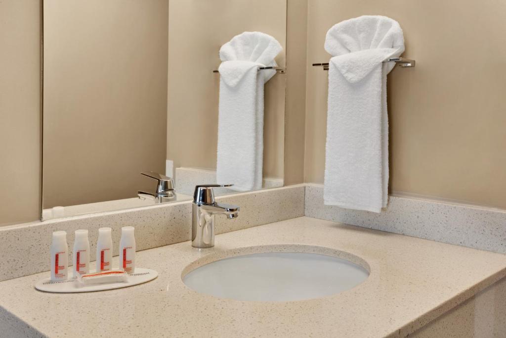 Super 8 by Wyndham Winnipeg West - Resim 34