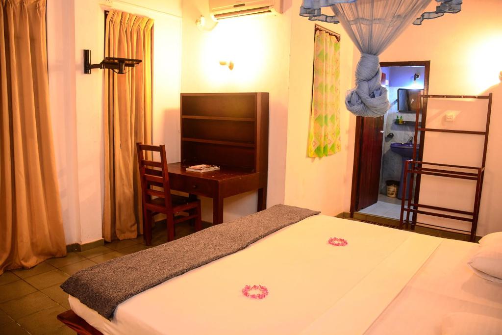 Postel nebo postele na pokoji v ubytování Shanthi Beach Resort