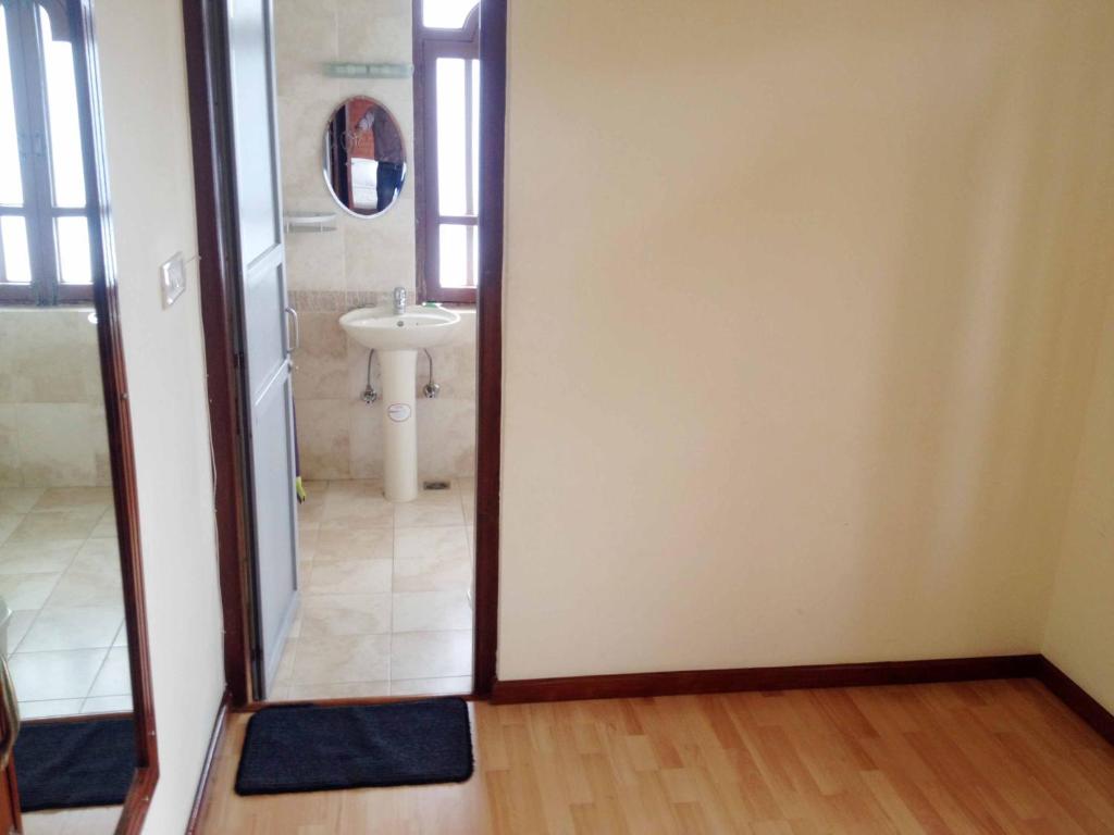 Baðherbergi á Vardan Resort n' Apartment