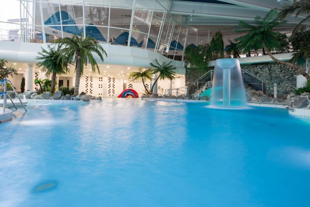 a pool in a hotel with a water slide at Holiday Club Kuusamon Tropiikki in Kuusamo