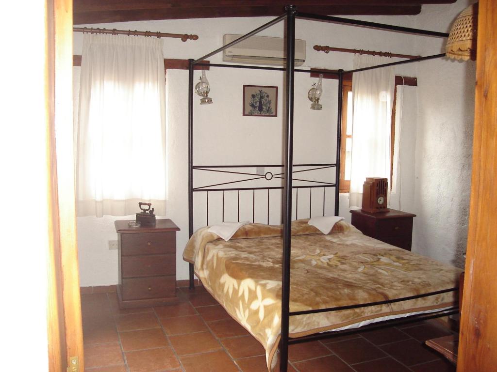Postel nebo postele na pokoji v ubytování Linos Inn