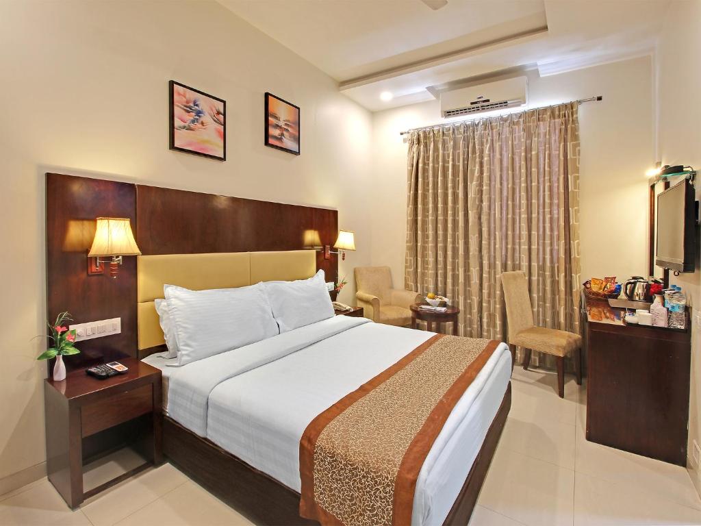 Postel nebo postele na pokoji v ubytování Hotel Sai Jashan Shirdi - Where blessings & comfort meet