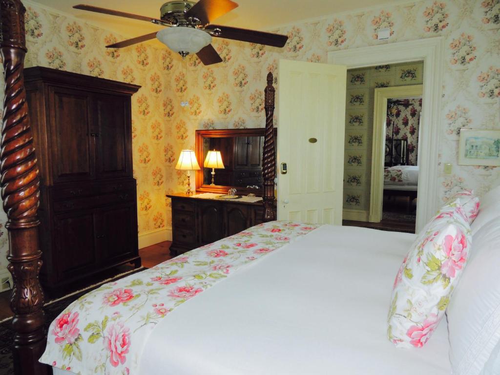 The Inn at Burnap's - Deluxe Double Room
