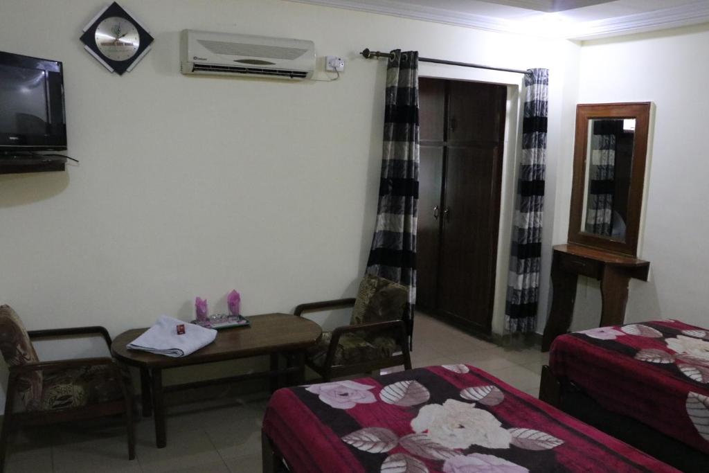 National City Hotel - Deluxe Twin Room