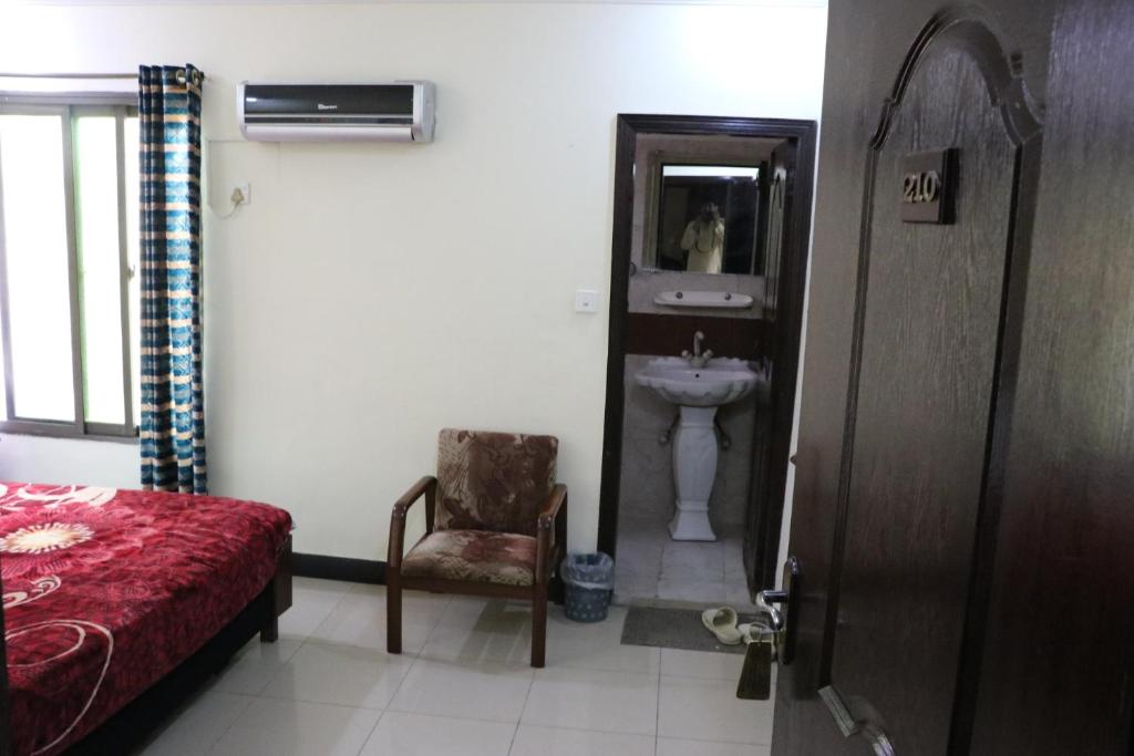 National City Hotel - Deluxe Single Room