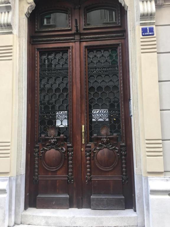 The facade or entrance of CASA 1903