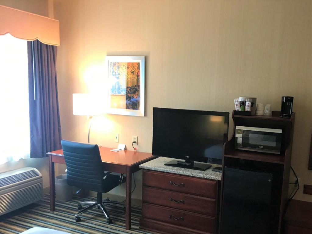 Best Western Plus New England Inn & Suites photo