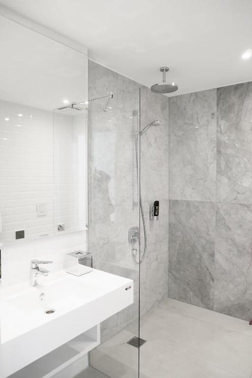 H24 Berlin Lichtenberg - Resim 35