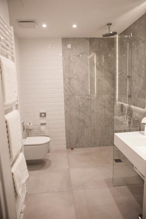 H24 Berlin Lichtenberg - Resim 36