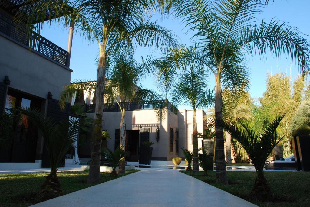 Um jardim no exterior de Villa Mano