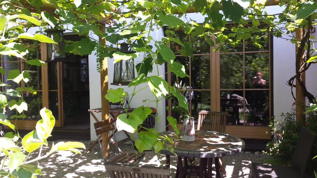 Zahrada ubytování Gastezimmer Nahe Wesslinger See