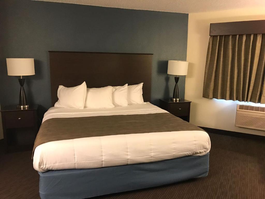 AmericInn by Wyndham Hotel and Suites Long Lake photo