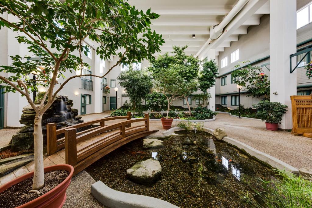 Zahrada ubytování Heritage Inn Hotel & Convention Centre - Taber