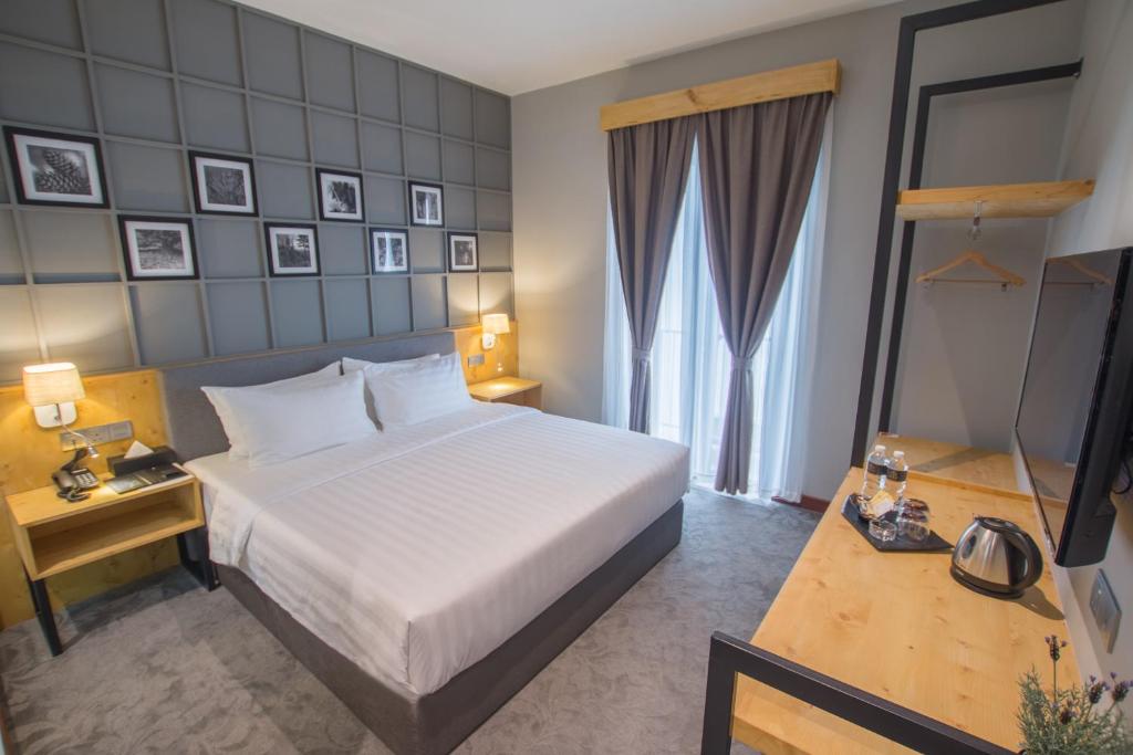 Ένα ή περισσότερα κρεβάτια σε δωμάτιο στο Redpine Boutique Hotel