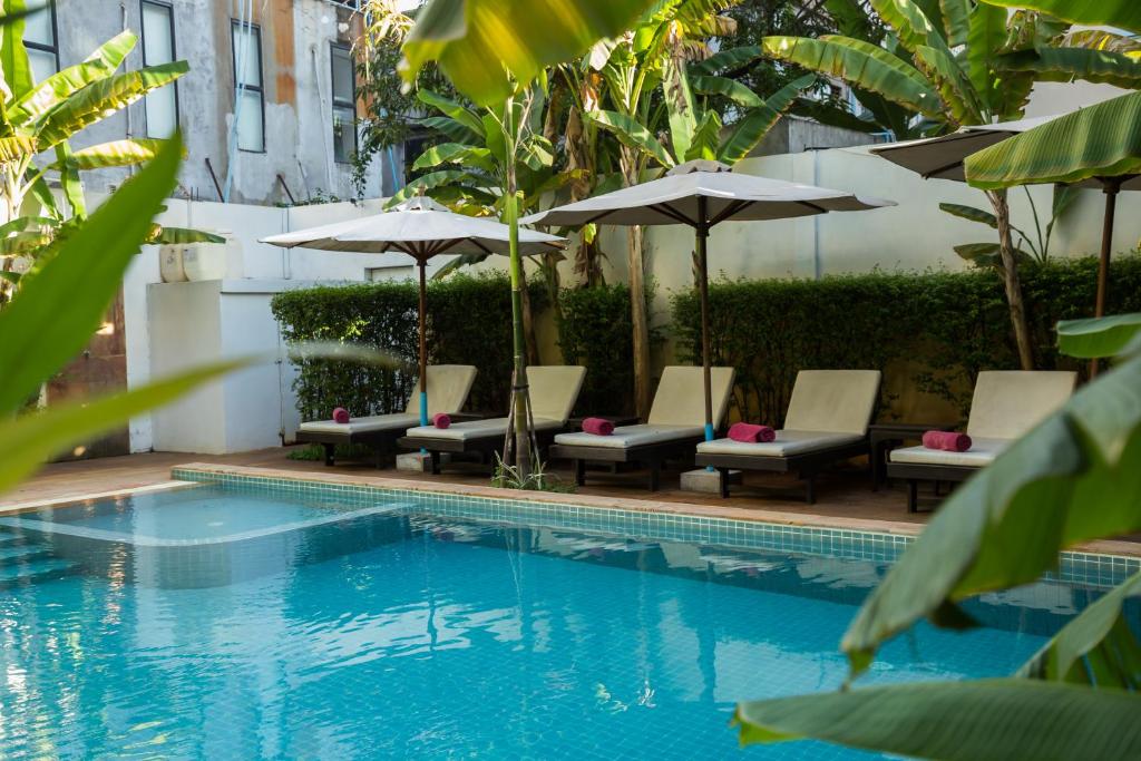 Bazén v ubytování Apsara Centrepole Hotel nebo v jeho okolí