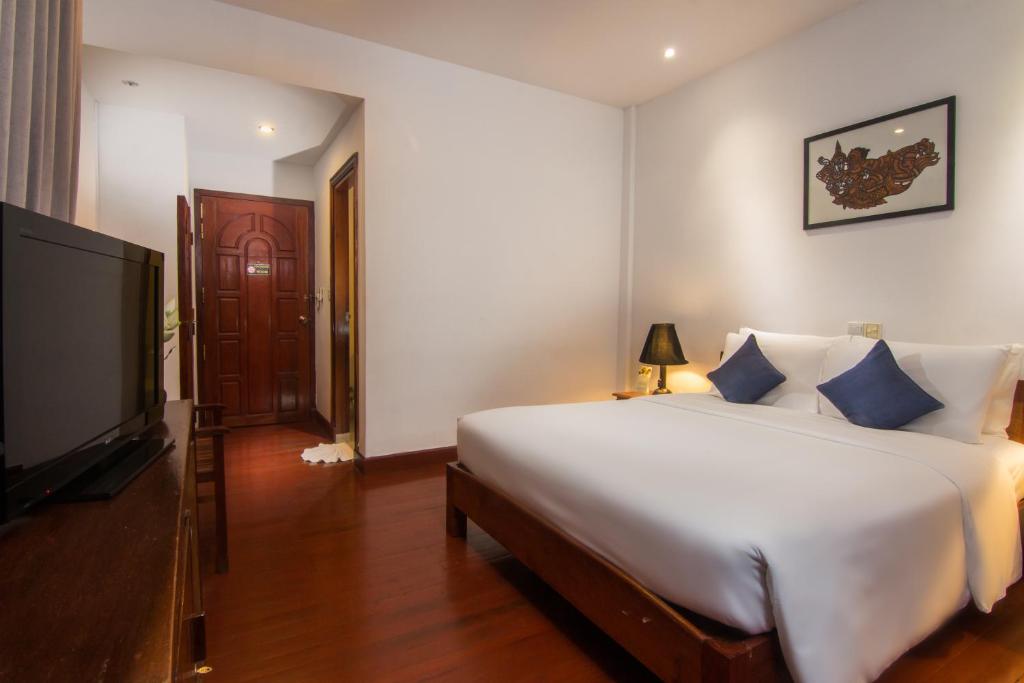Postel nebo postele na pokoji v ubytování Apsara Centrepole Hotel