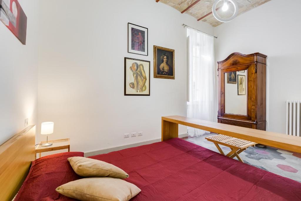 Łóżko lub łóżka w pokoju w obiekcie Monti Colosseum apartment