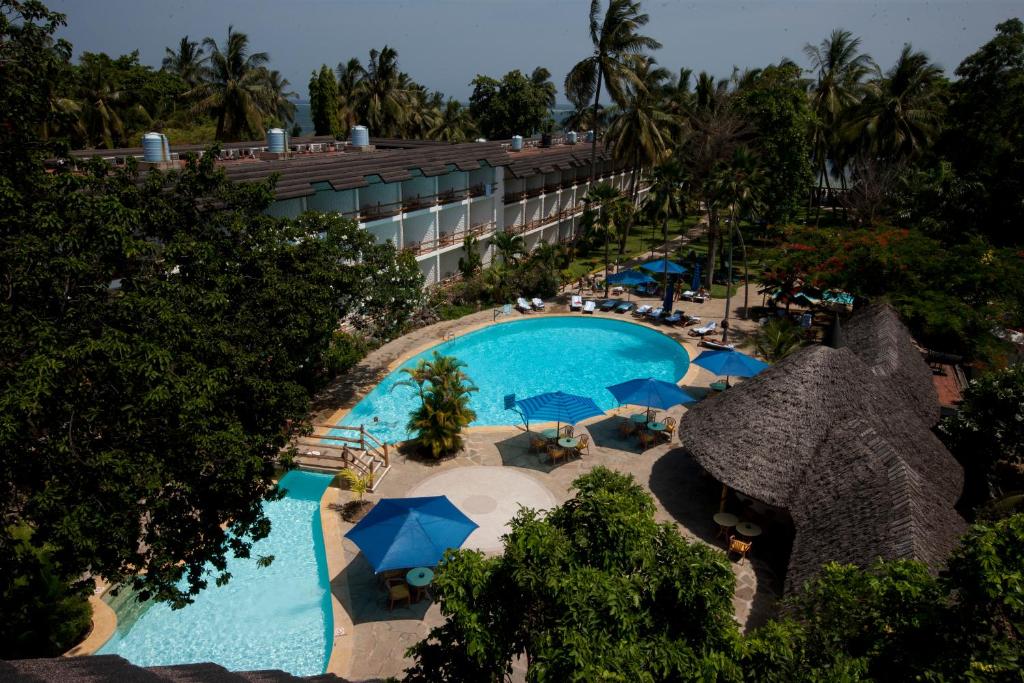 Bazén v ubytování Travellers Beach Hotel & SPA nebo v jeho okolí