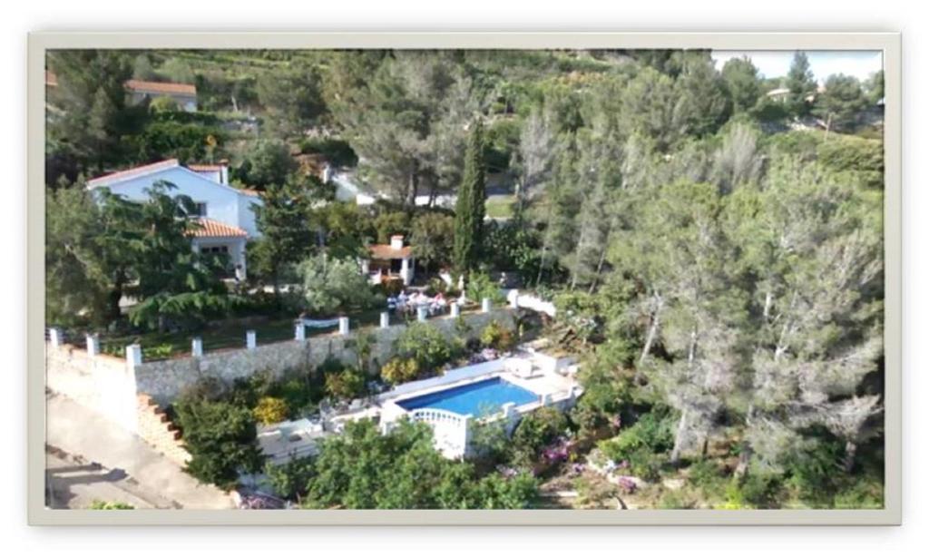 una vista aerea di una casa con piscina di El Pinaret a Tarragona