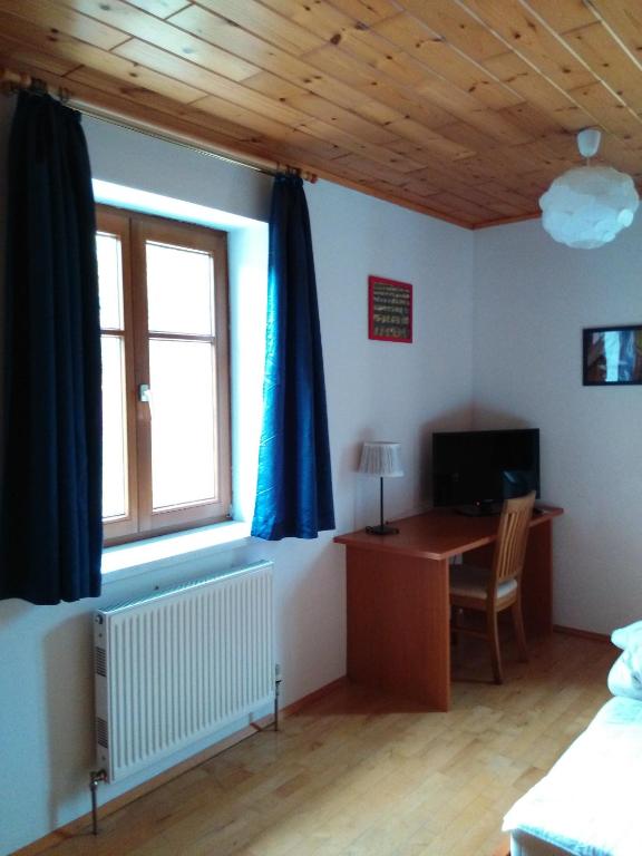 TV a/nebo společenská místnost v ubytování Hotel Sonnenhof
