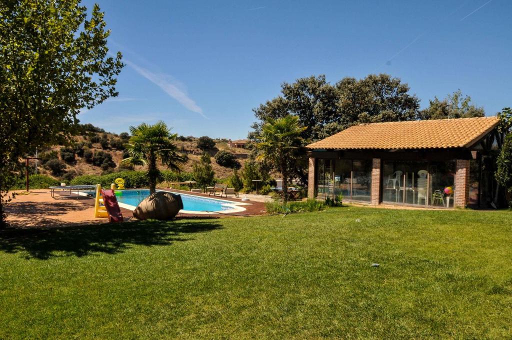 a yard with a swimming pool and a house at Chalet San Bernardo in Toledo